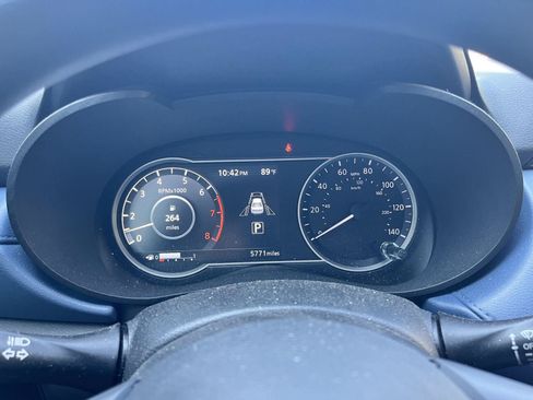 Used 2025 Nissan Versa SV w/ Trunk Package FWD image 17