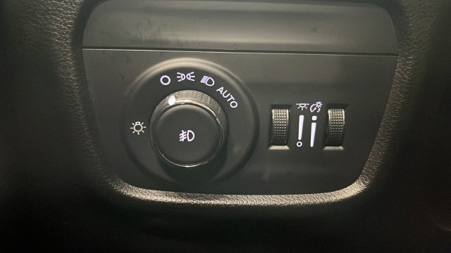Certified 2025 Jeep Grand Cherokee Limited w/ Luxury Tech Group II AWD/4WD image 31