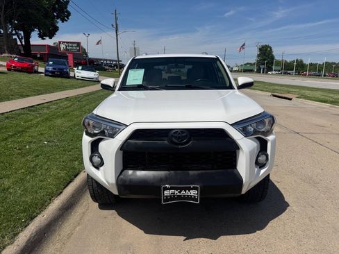 Used 2016 Toyota 4Runner SR5 AWD/4WD image 8