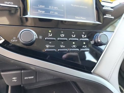Used 2018 Toyota Camry LE w/ Convenience Package FWD image 27