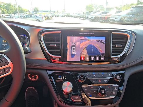 New 2026 Chrysler Pacifica Pinnacle w/ Trailer Tow Group image 20