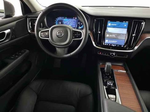 Used 2025 Volvo V60 B5 Cross Country Plus image 19