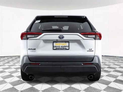 Used 2022 Toyota RAV4 LE AWD/4WD image 16