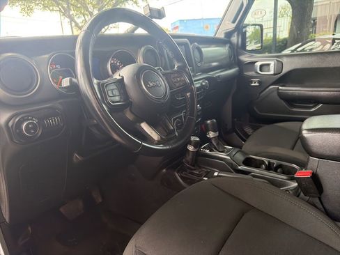 Used 2021 Jeep Gladiator Willys image 13