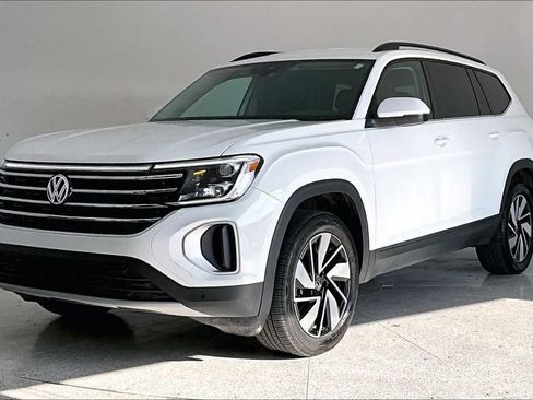 Used 2025 Volkswagen Atlas SE image 43