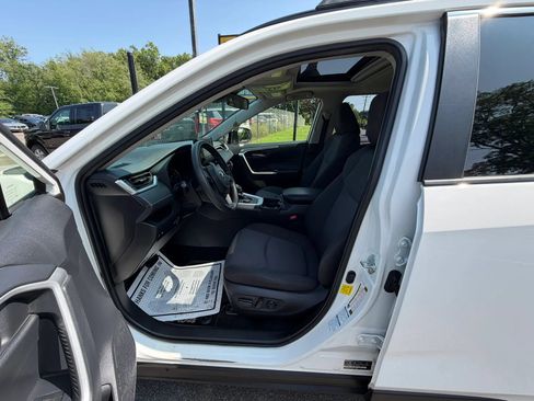 Used 2019 Toyota RAV4 XLE w/ Convenience Package AWD/4WD image 10