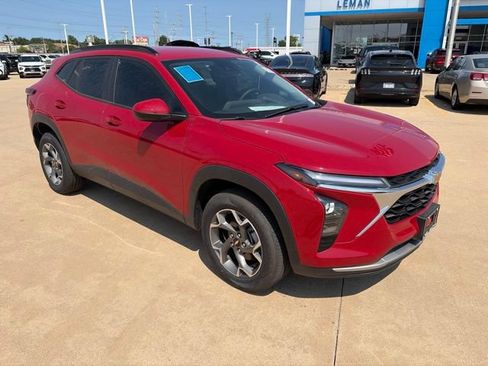 Used 2026 Chevrolet Trax LT w/ Driver Confidence Package FWD image 9