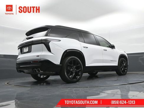 Used 2024 Chevrolet Traverse RS image 31