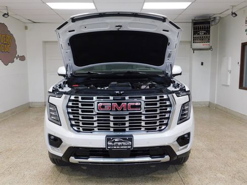 Used 2025 GMC Yukon XL Denali w/ Denali Reserve Package AWD/4WD image 13
