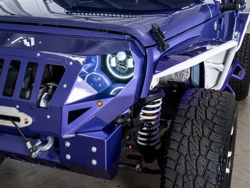 Used 2018 Jeep Wrangler Unlimited Sahara image 12