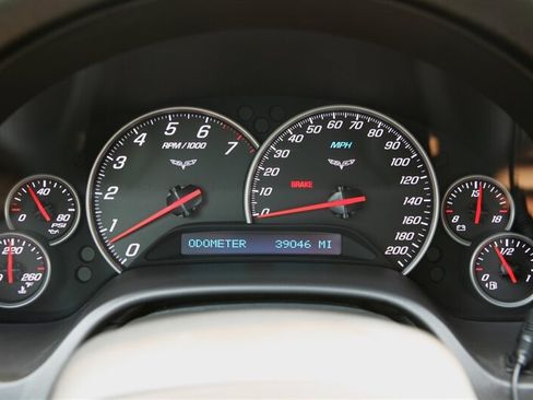 Used 2006 Chevrolet Corvette Coupe w/ Preferred Equipment Group RWD image 31