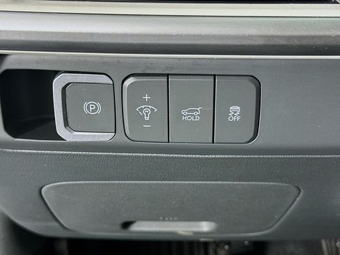 Used 2025 Hyundai Santa Fe SEL FWD image 17