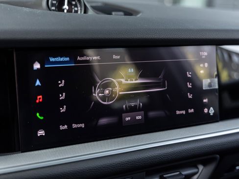 Certified 2025 Porsche Cayenne Coupe image 26