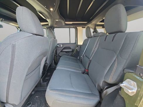 Used 2024 Jeep Wrangler Unlimited Sahara image 12
