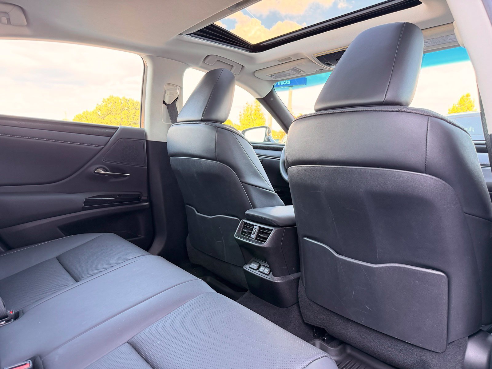 Used 2022 Lexus ES 300h w/ Premium Package FWD image 28
