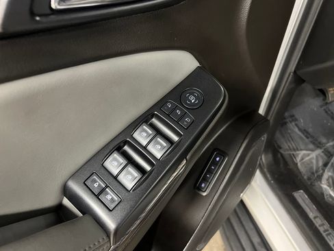 Used 2020 Chevrolet Suburban LT AWD/4WD image 16