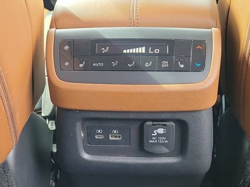 Used 2023 Nissan Pathfinder Platinum AWD/4WD image 6