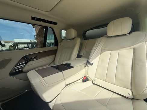 Used 2023 Land Rover Range Rover Long Wheelbase Autobiography image 21
