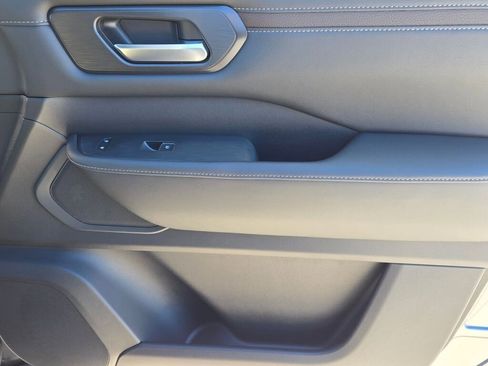New 2026 Nissan Armada SL w/ Captain's Chari Seat Package AWD/4WD image 4
