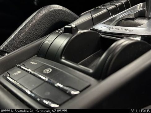 Used 2016 Porsche Cayenne AWD/4WD image 28