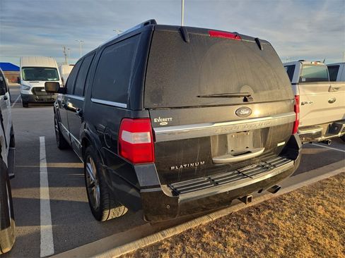 Used 2015 Ford Expedition Platinum image 2