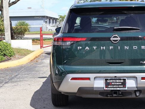 Used 2024 Nissan Pathfinder Platinum FWD image 16