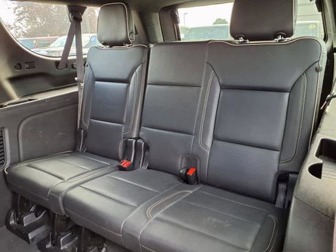 Used 2021 GMC Yukon XL SLT image 8