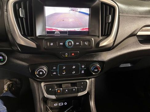 Used 2024 GMC Terrain SLE image 28