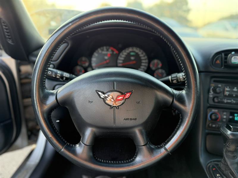 Used 2000 Chevrolet Corvette Coupe RWD image 28