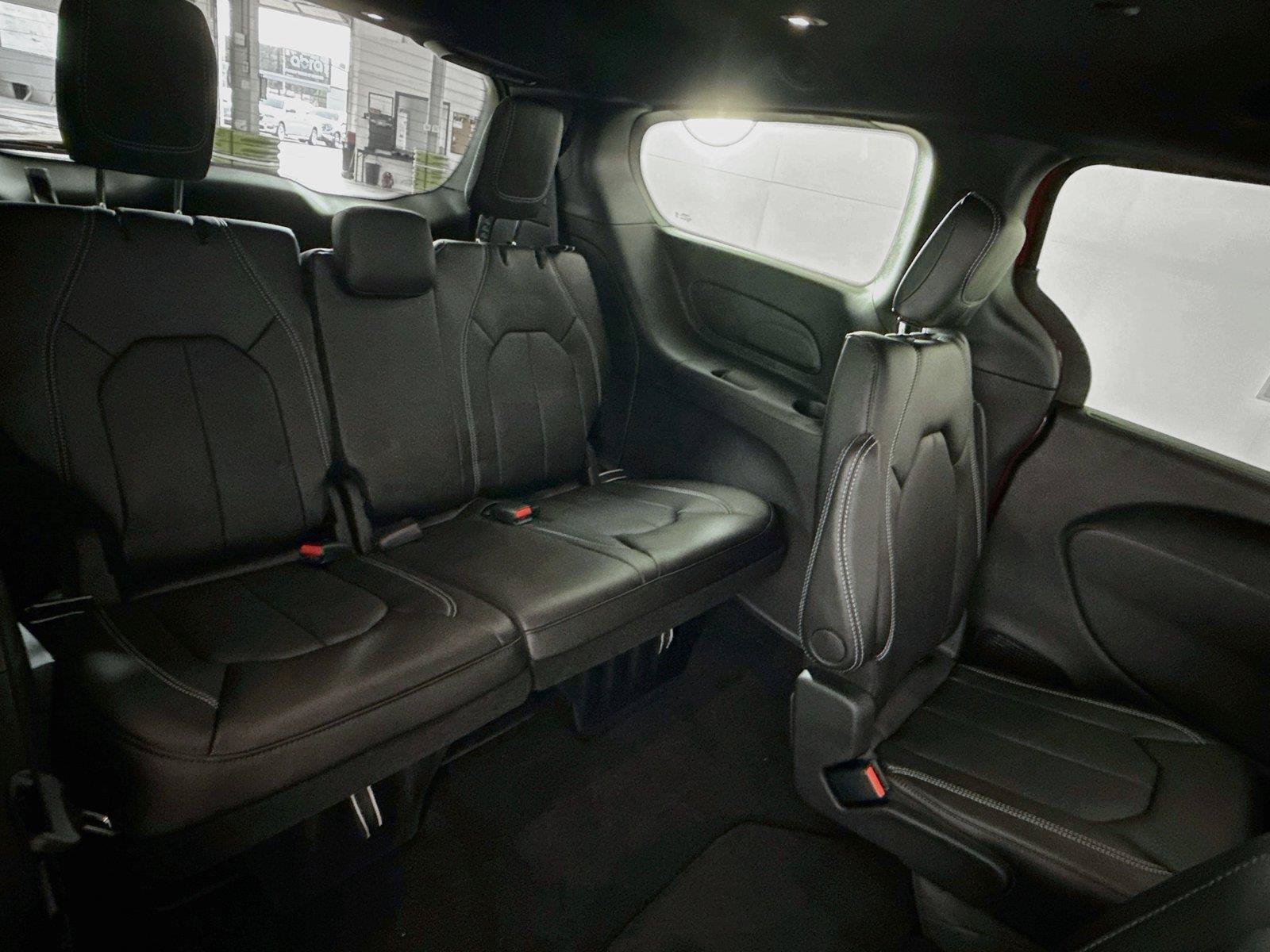 New 2027 Chrysler Pacifica Select AWD/4WD image 19