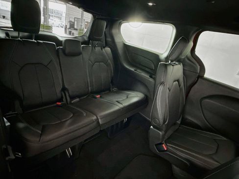 New 2027 Chrysler Pacifica Select AWD/4WD image 19