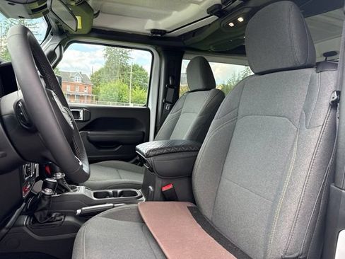 Used 2025 Jeep Wrangler Sport AWD/4WD image 11