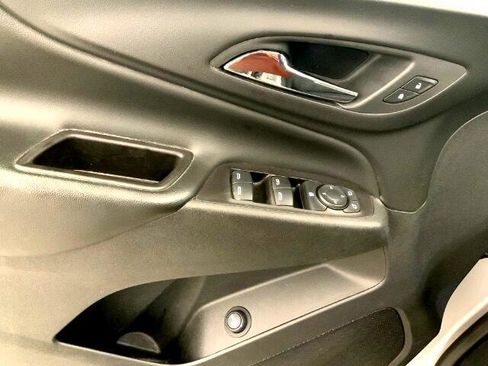 Used 2021 Chevrolet Equinox LT w/ Driver Convenience Package image 27