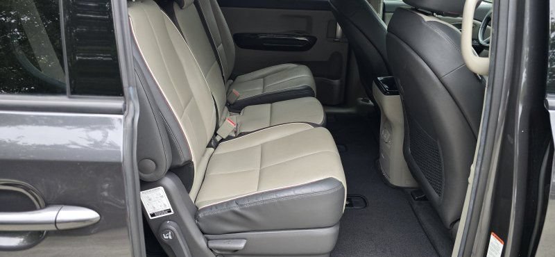 Used 2017 Kia Sedona SX FWD image 32