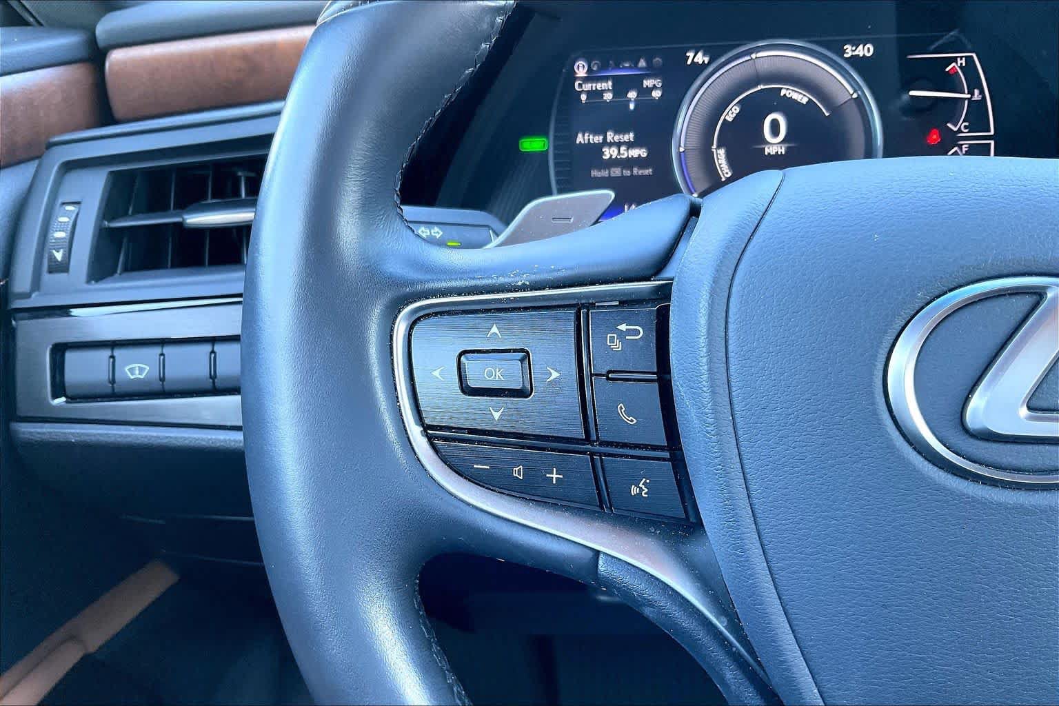 Used 2025 Lexus ES 300h w/ Premium Package FWD image 23
