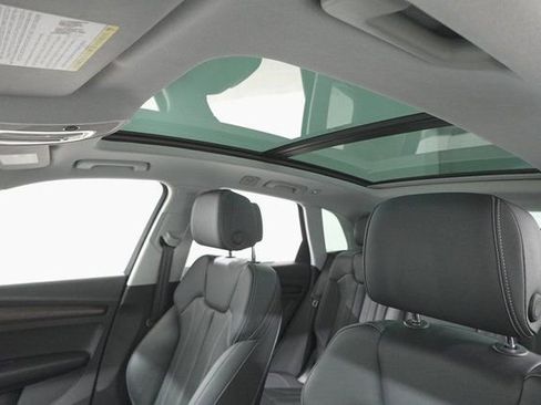 Used 2024 Audi Q5 2.0T Premium w/ Convenience Package image 12