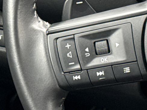 Used 2025 Nissan Pathfinder SV AWD/4WD image 19