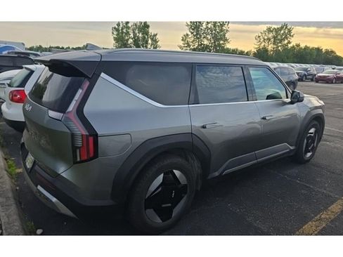 Used 2024 Kia EV9 Wind AWD/4WD image 3