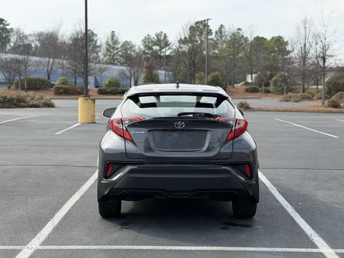 Used 2018 Toyota C-HR XLE image 6