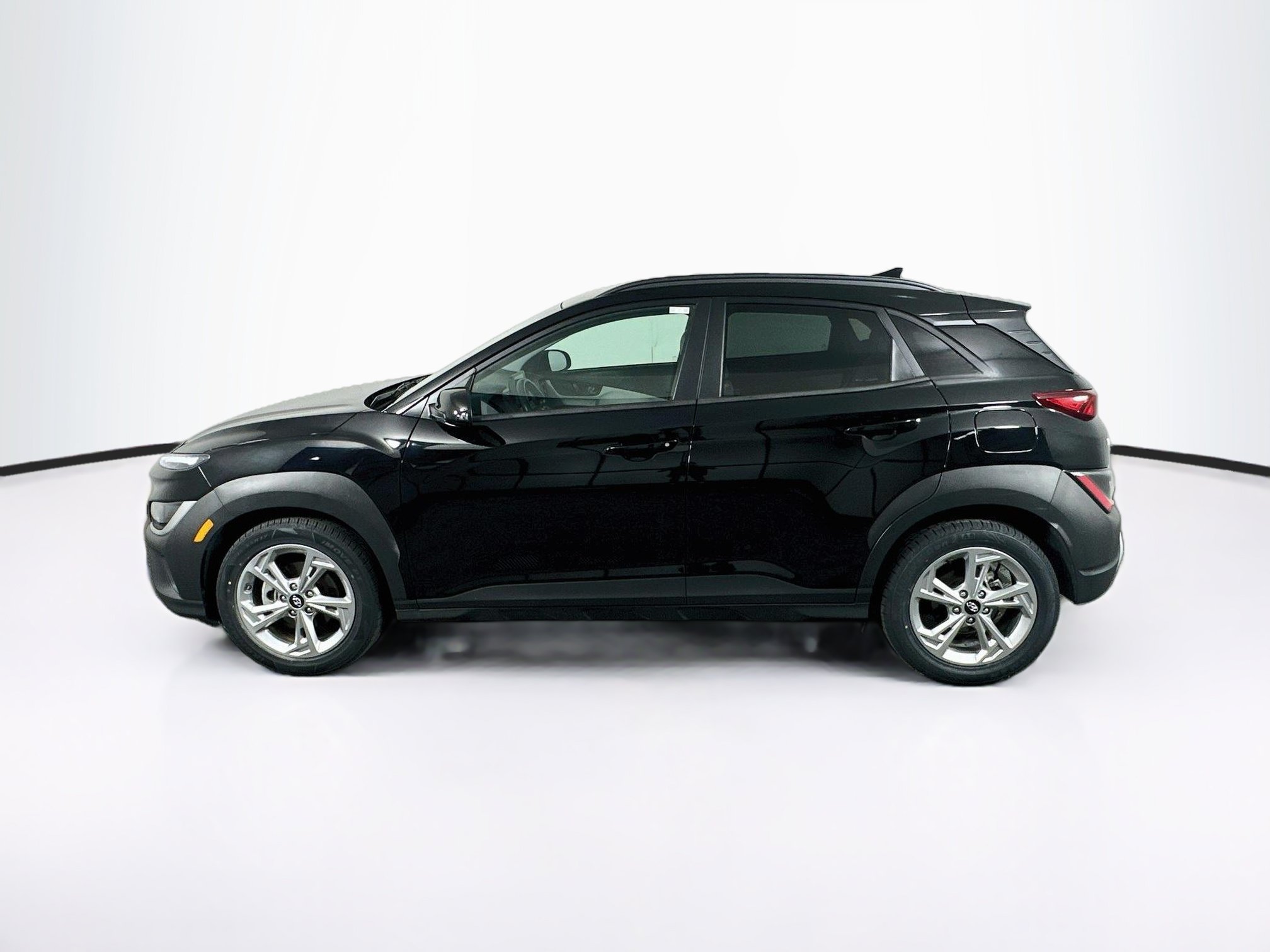 Used 2023 Hyundai Kona SEL FWD image 4