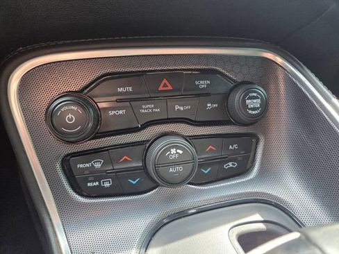 Used 2017 Dodge Challenger R/T Scat Pack w/ Leather Interior Group RWD image 17