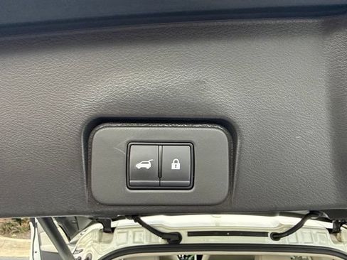 Used 2023 Nissan Rogue SL w/ SL Premium Package AWD/4WD image 16