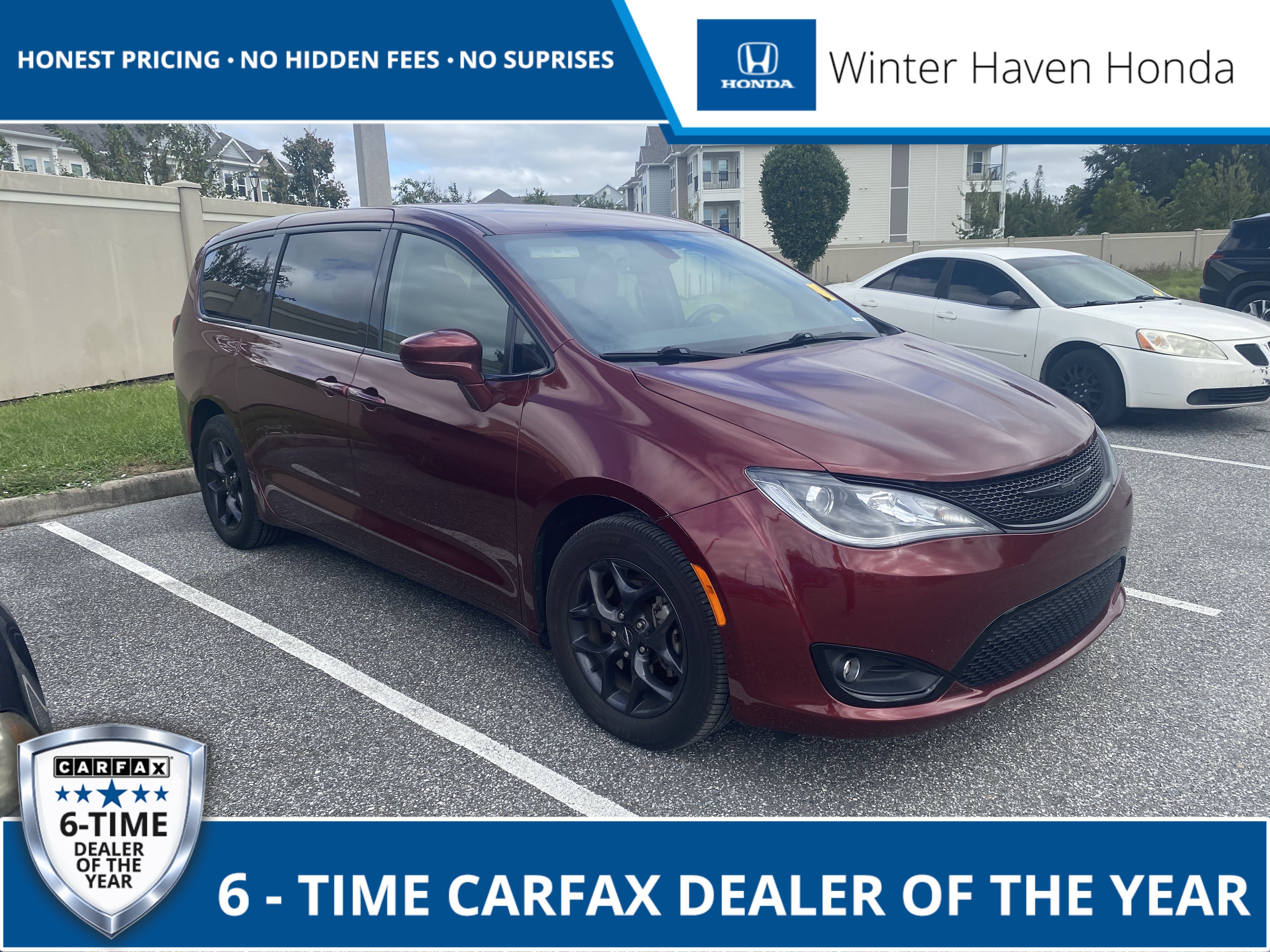 Used 2020 Chrysler Pacifica Touring FWD image 1