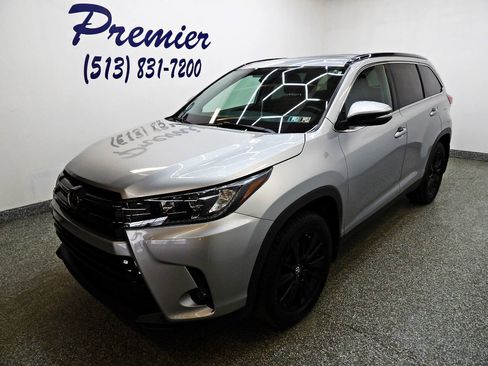 Used 2019 Toyota Highlander SE AWD/4WD image 1