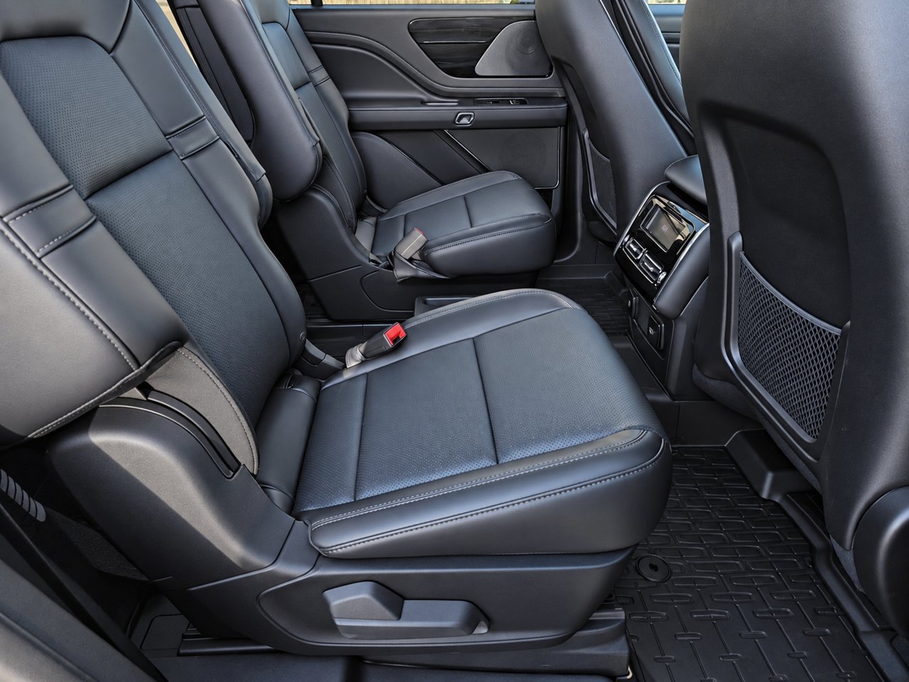 Used 2025 Lincoln Aviator AWD image 34