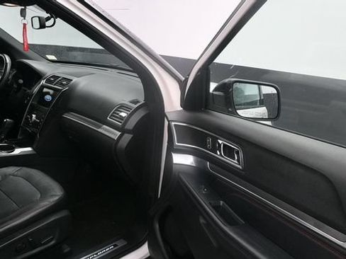 Used 2019 Ford Explorer Sport w/ Equipment Group 401A AWD/4WD image 14