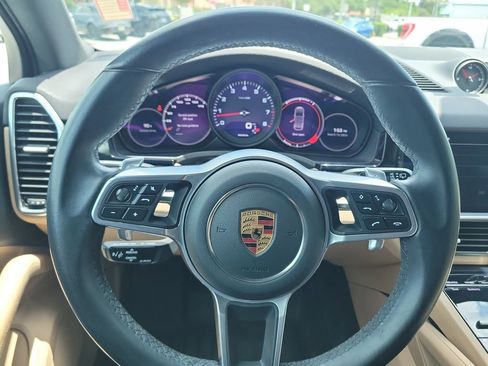 Used 2022 Porsche Cayenne AWD/4WD image 28