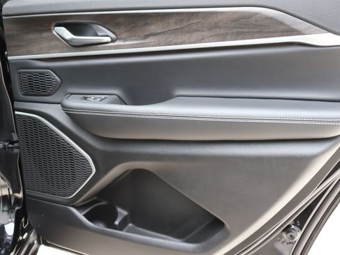 New 2026 Jeep Grand Cherokee L Limited image 11