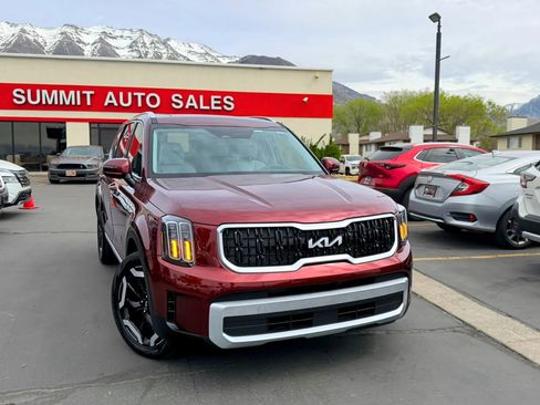 Used 2024 Kia Telluride EX w/ EX Captain's Chair Package AWD/4WD image 2