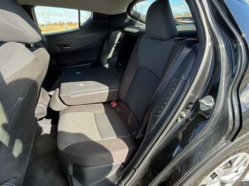 Used 2022 Toyota C-HR XLE image 25